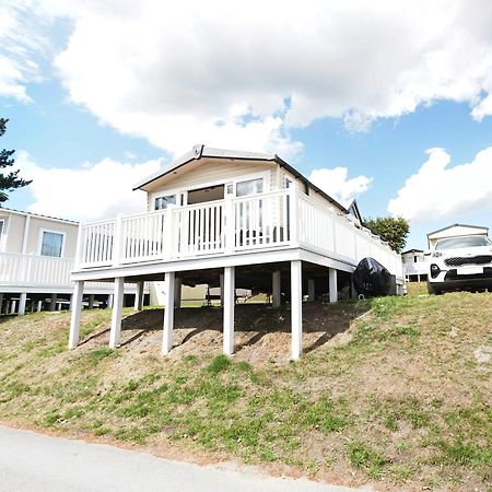 Sea Breeze Cabin Пул Екстериор снимка