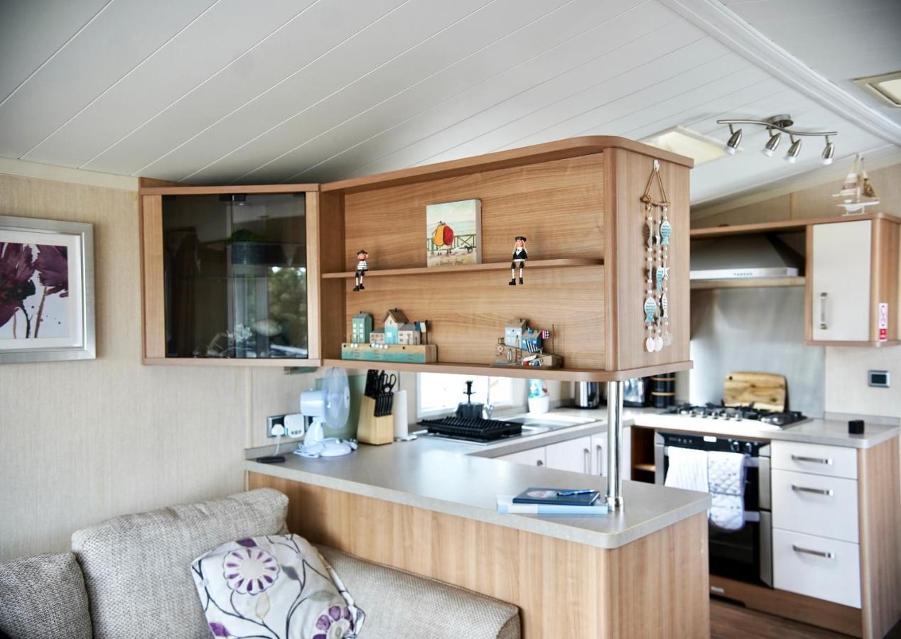 Sea Breeze Cabin Пул Екстериор снимка