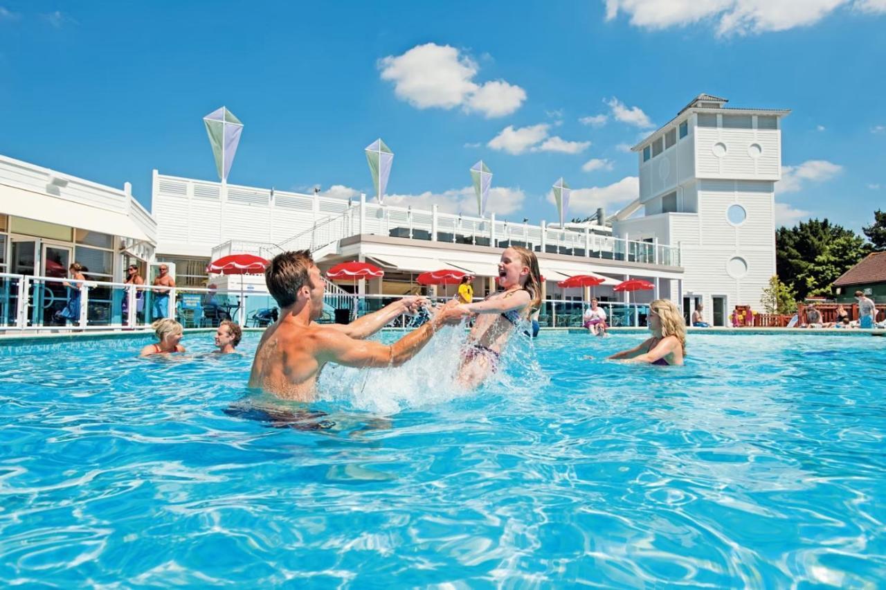 Sea Breeze Cabin Пул Екстериор снимка