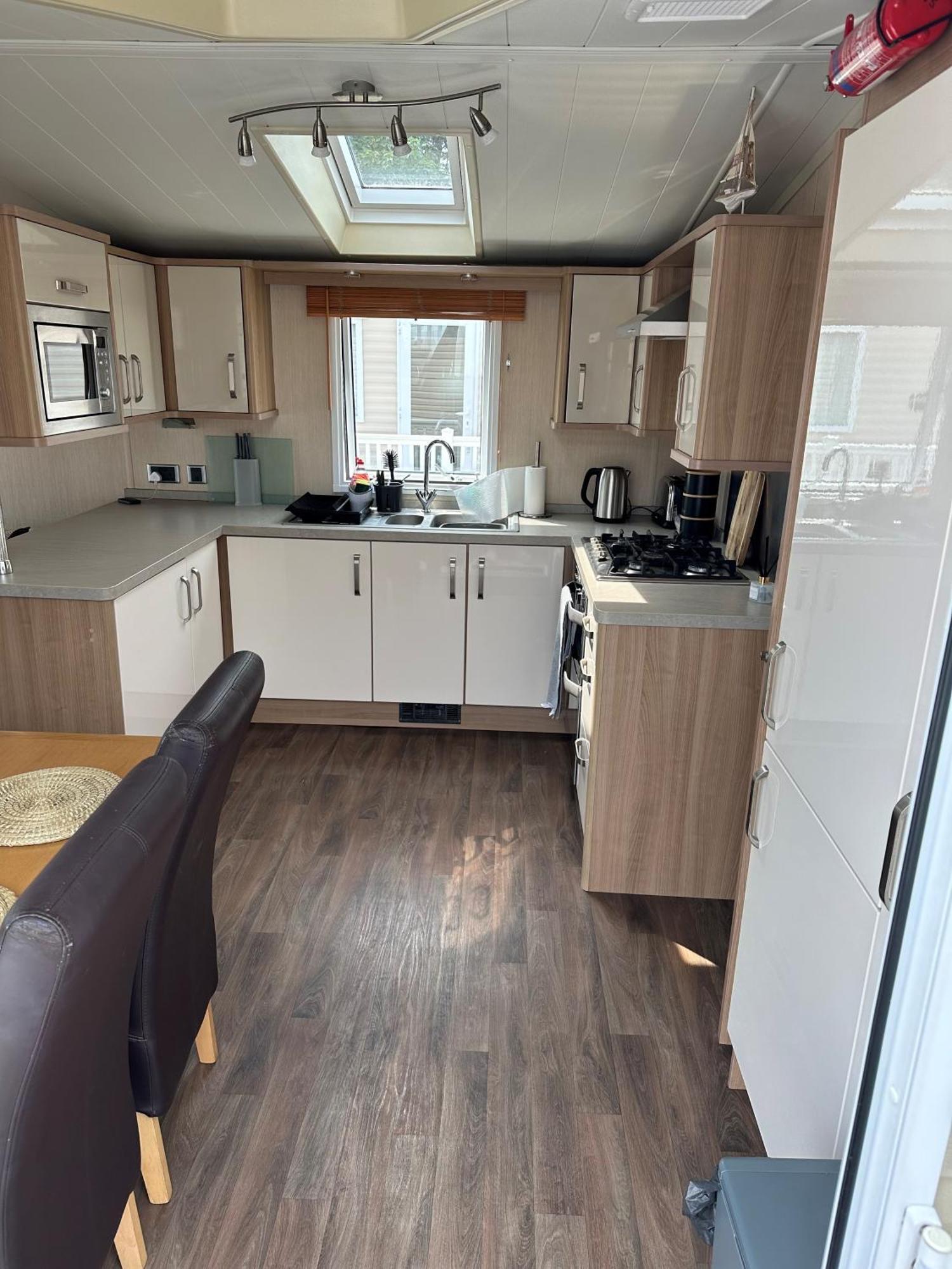 Sea Breeze Cabin Пул Екстериор снимка